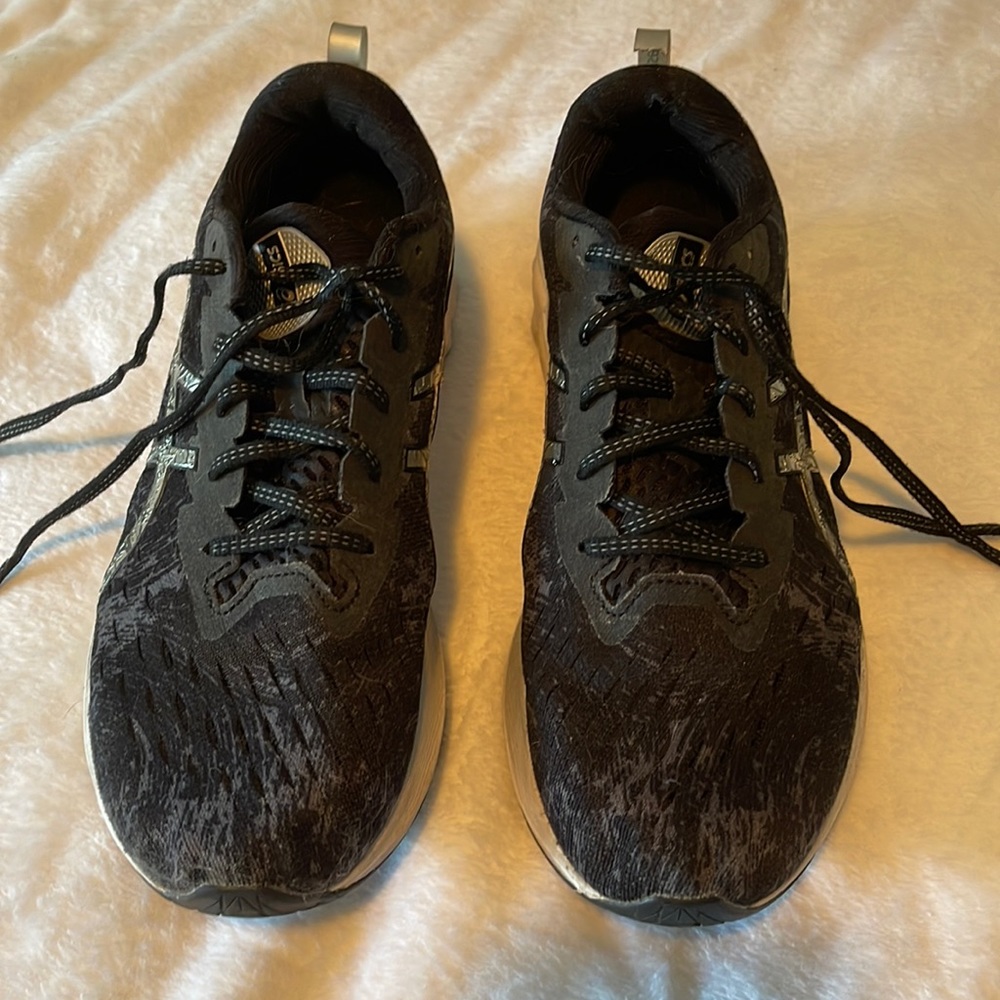 ASICS Men's NOVABLAST 2 Platinum Running Shoes Men size 11.5